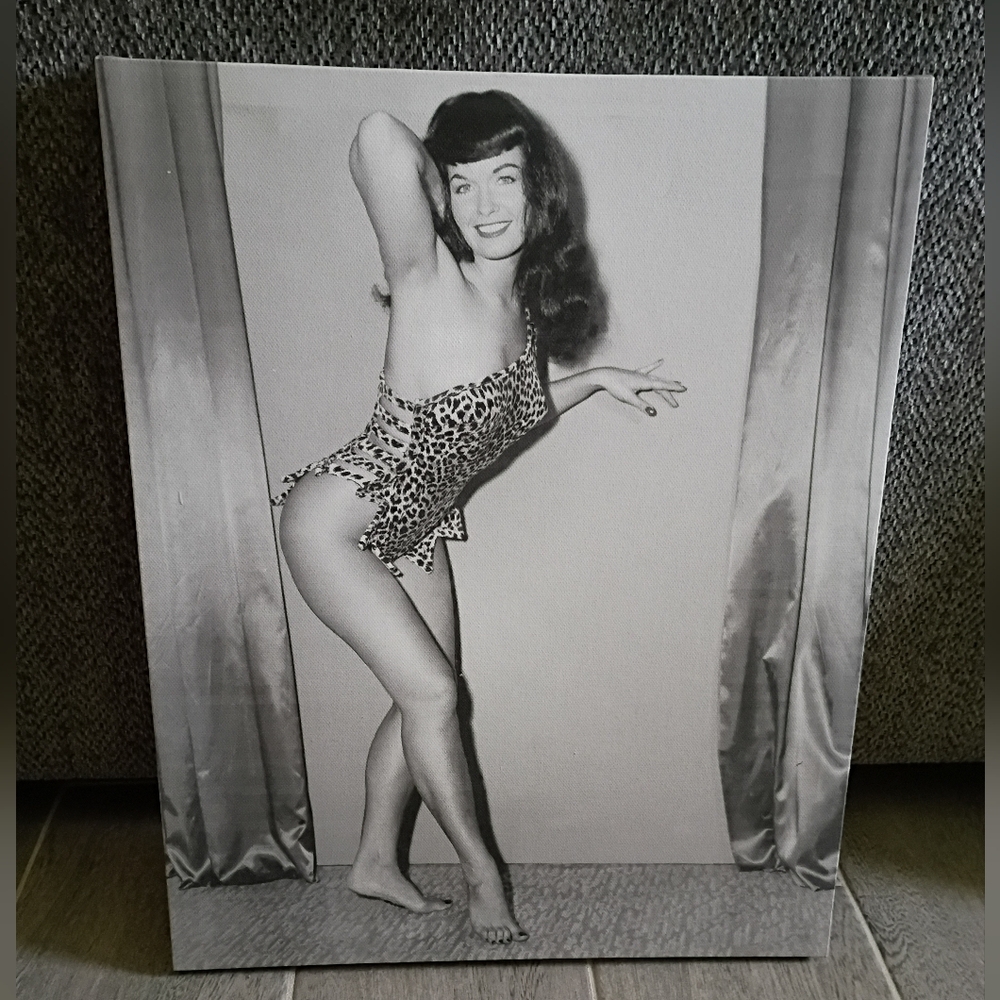 Bettie Page Vintage Pin-Up Canvas Art - 16"x20" (Exact 15.75x19.75) Black &White